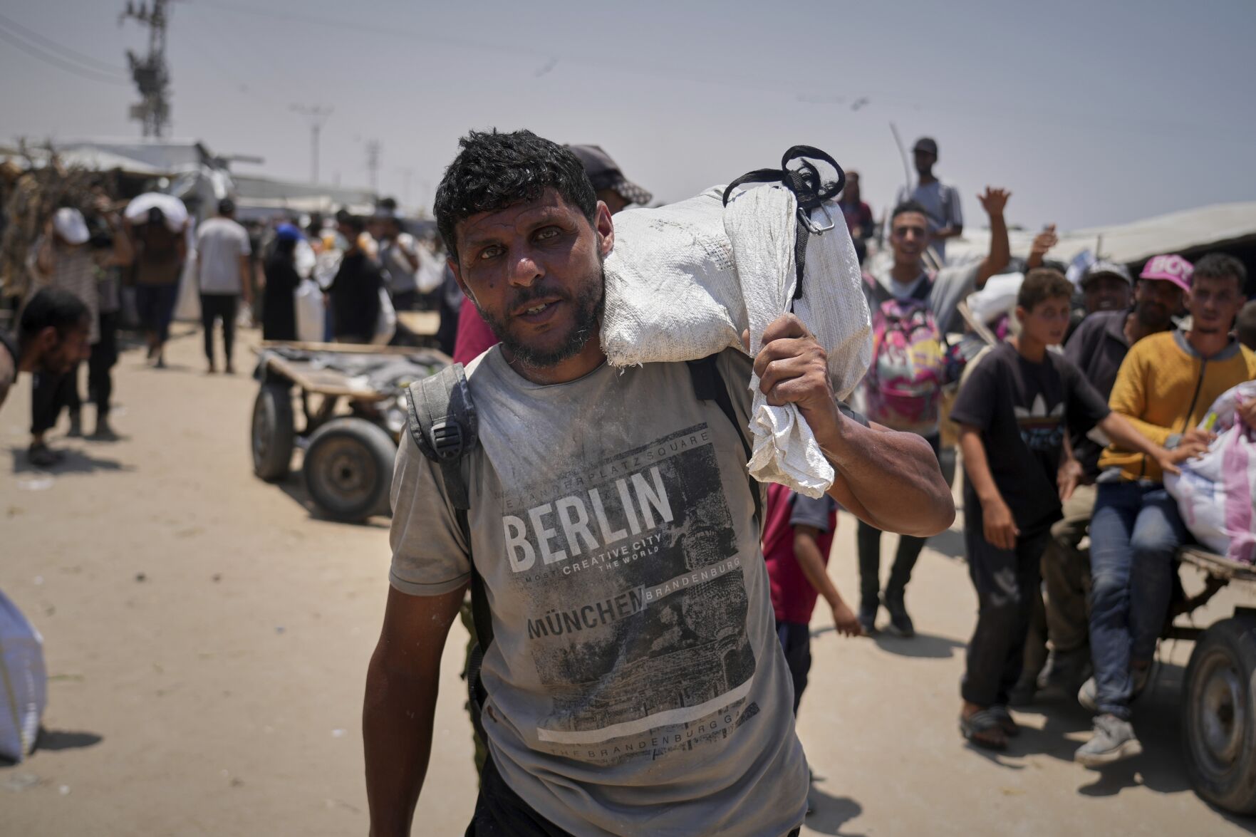 Mideast Wars Gaza Running the Gantlet
